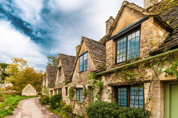 Relocating? 7 things you need to know when moving to the Cotswolds