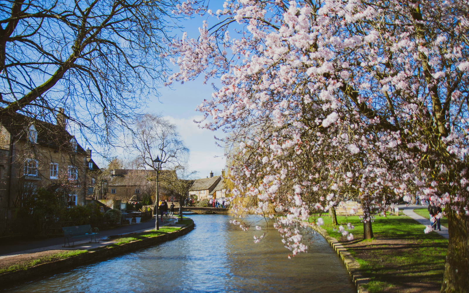 Springtime splendour in Bourton on the Water