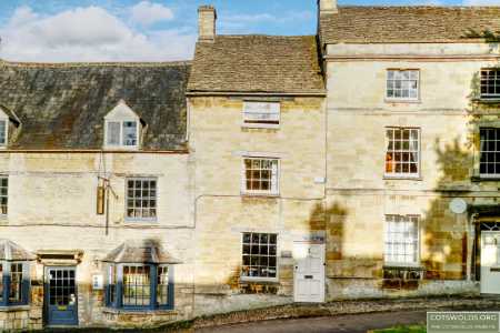 Where is the "Gateway to the Cotswolds"?
