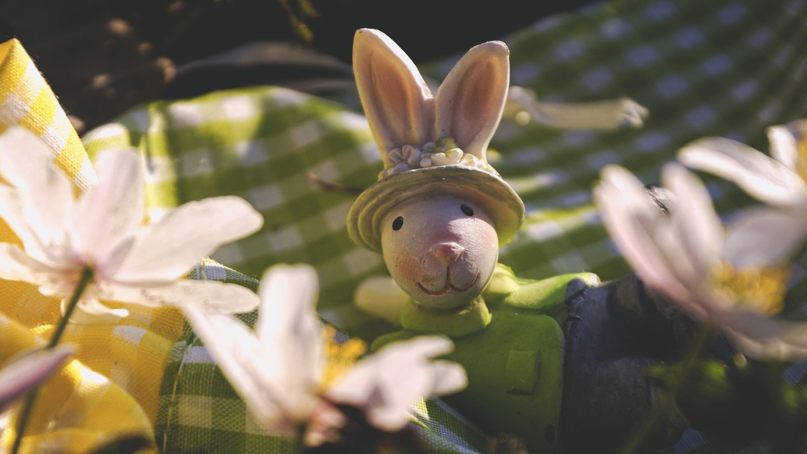 Come and find the Easter Bunny in the Cotswolds