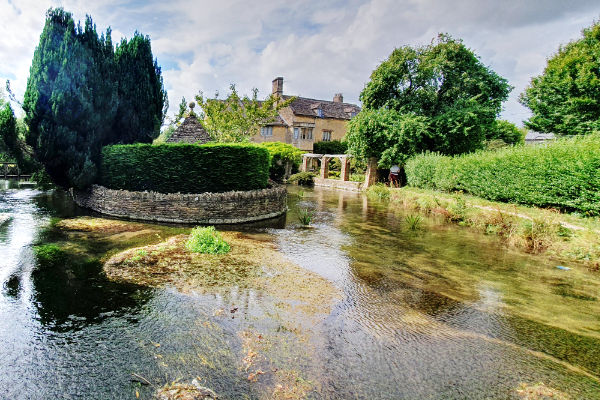 Meandering along the River Windrush