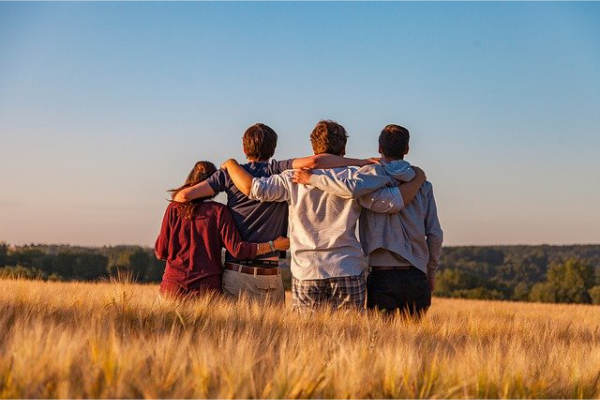 How many people live in the Cotswolds?