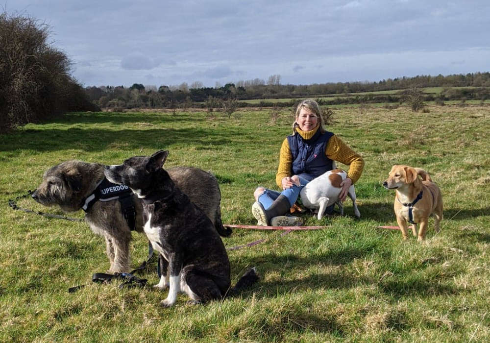 Rocco and his entourage visits the Cotswolds town of Painswick 