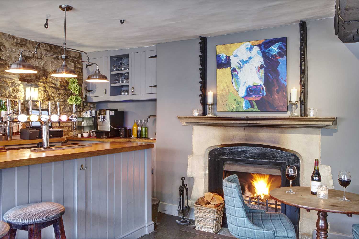 Highway Inn - Bar area