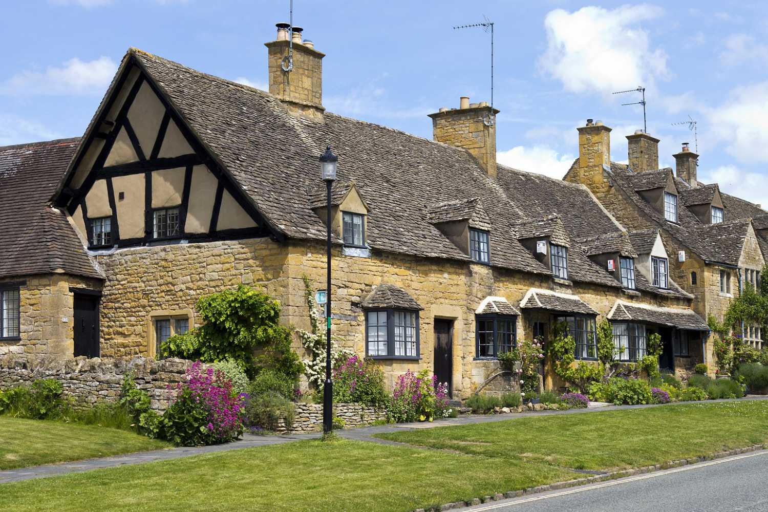 Cottages in Broadway